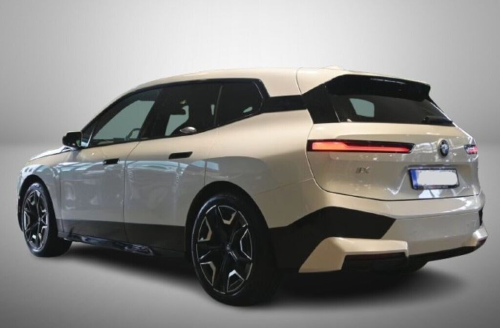 BMW iX 2022 Valkoinen (Mineral White)