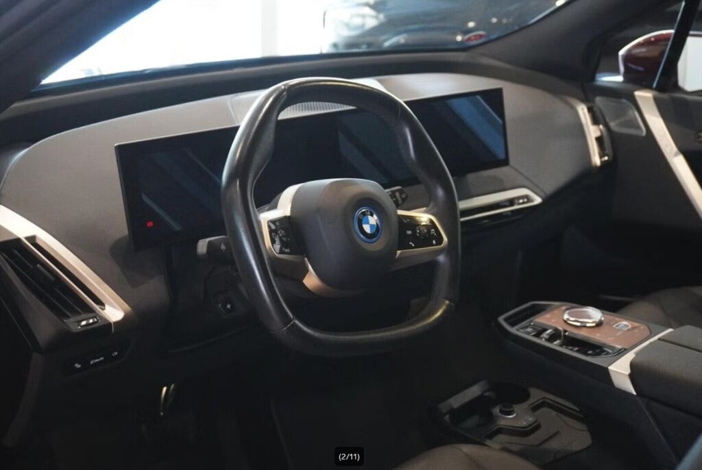 BMW iX 2022 Punainen
