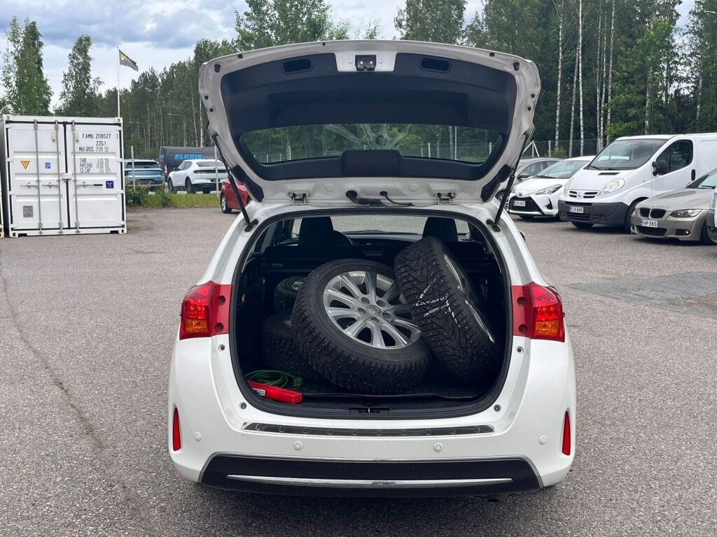 Toyota Auris 2013 Valkoinen