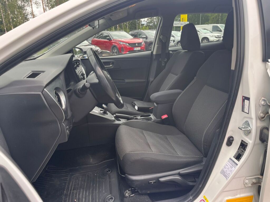 Toyota Auris 2013 Valkoinen