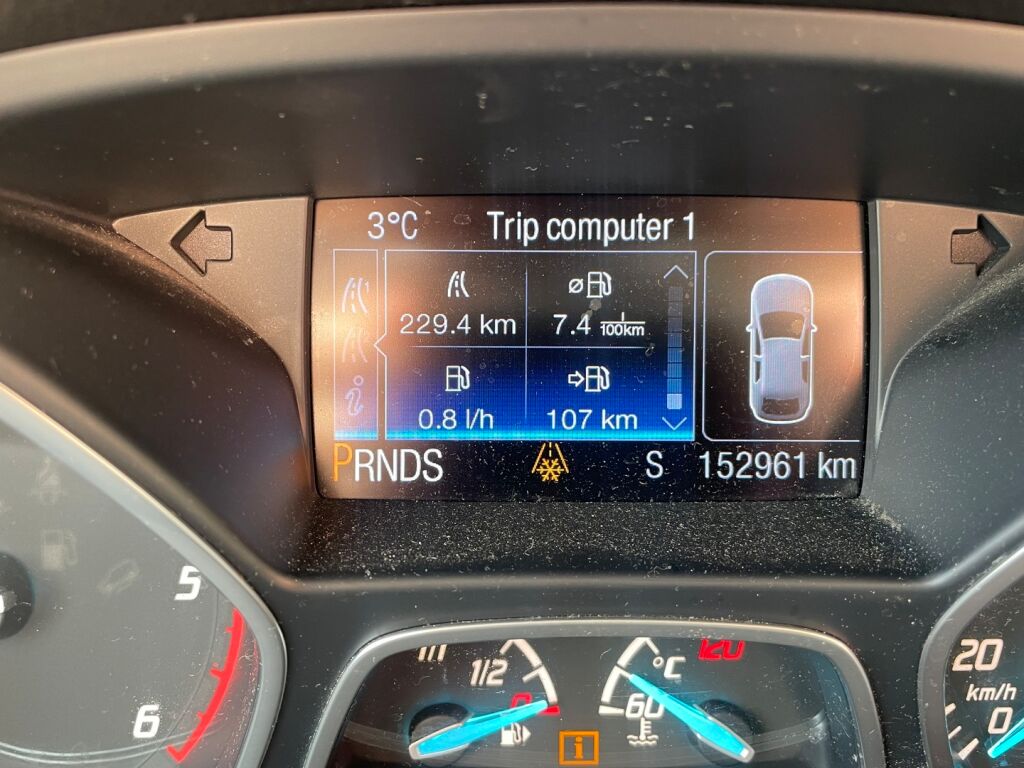 Ford Kuga 2016 Musta