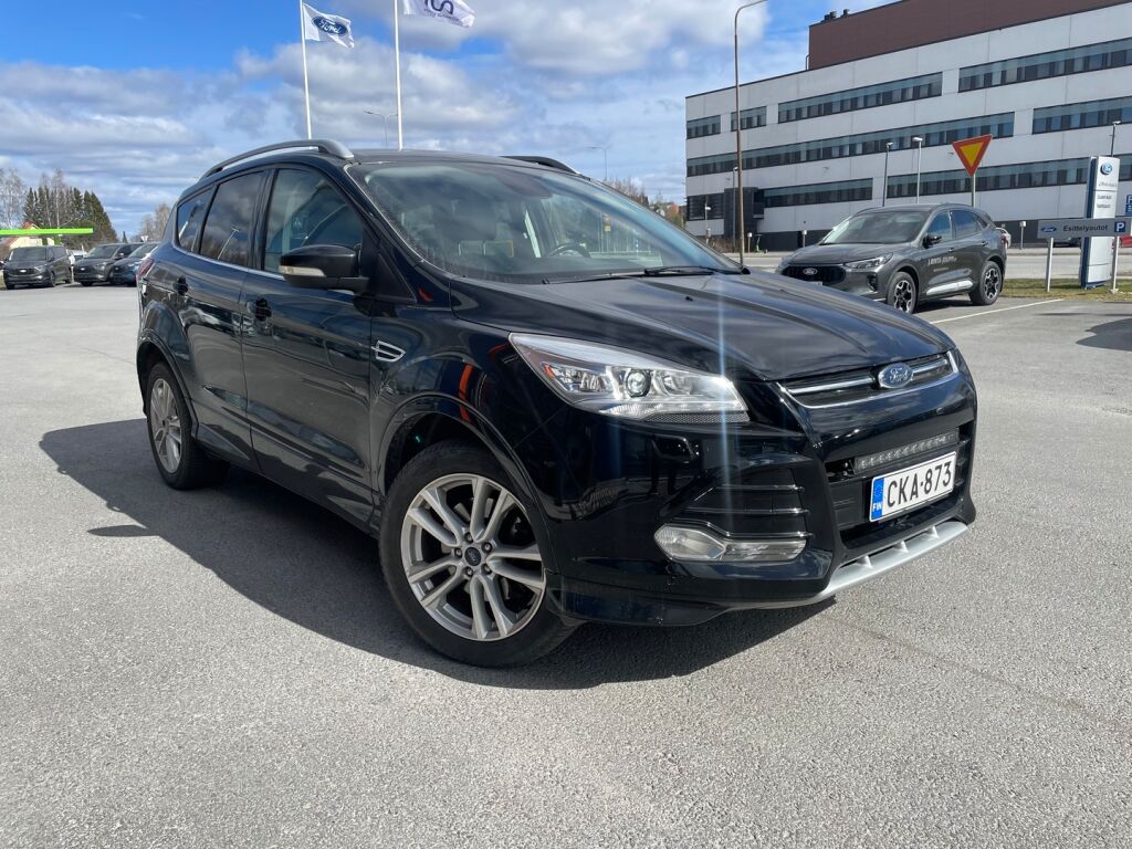 Ford Kuga 2016 Musta