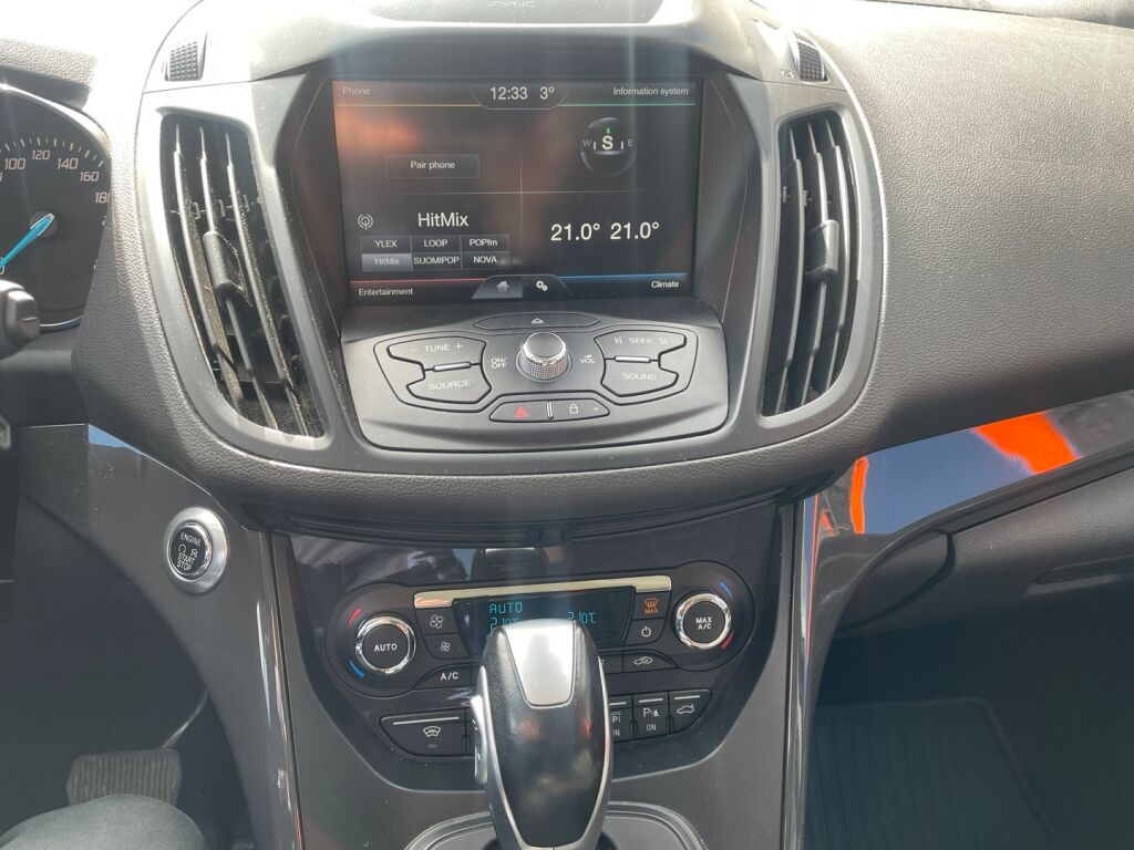 Ford Kuga 2016 Musta