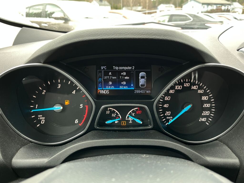 Ford Kuga 2016 Harmaa