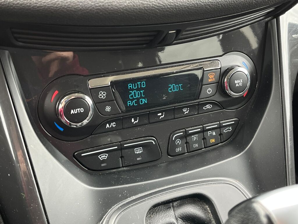 Ford Kuga 2016 Harmaa