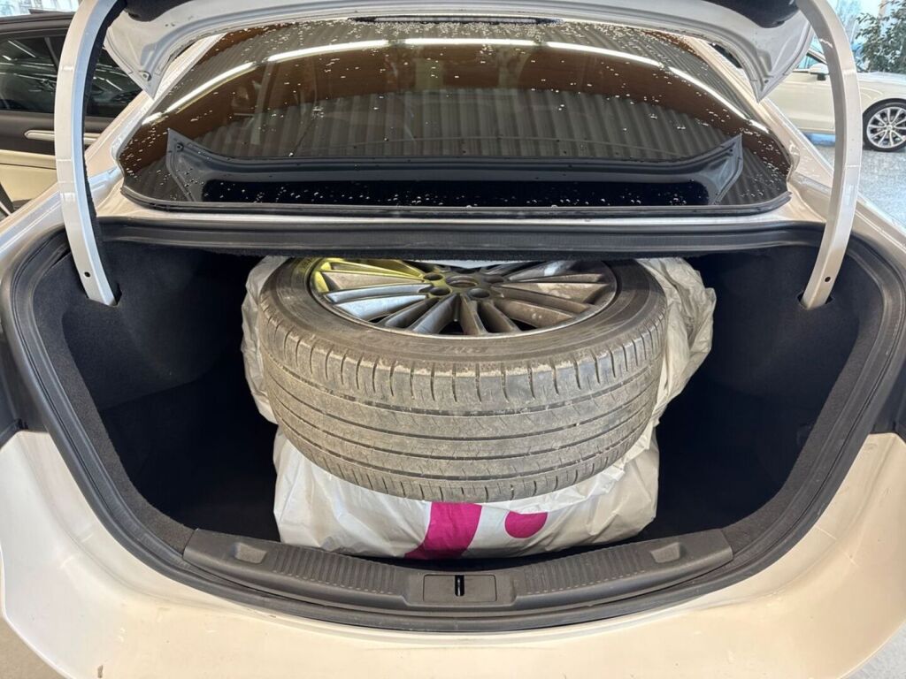 Ford Mondeo Vignale 2015 White Platinum (metallinhohto Valkoinen)