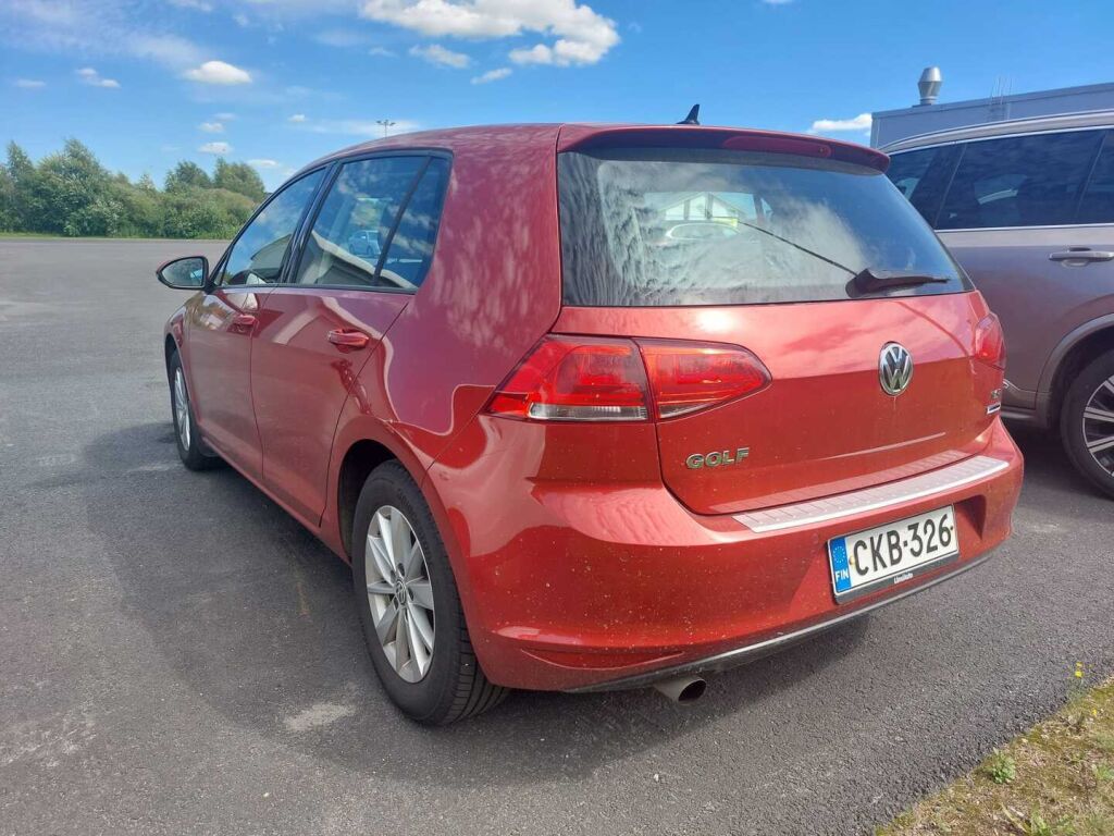 Volkswagen Golf 2016 Punainen