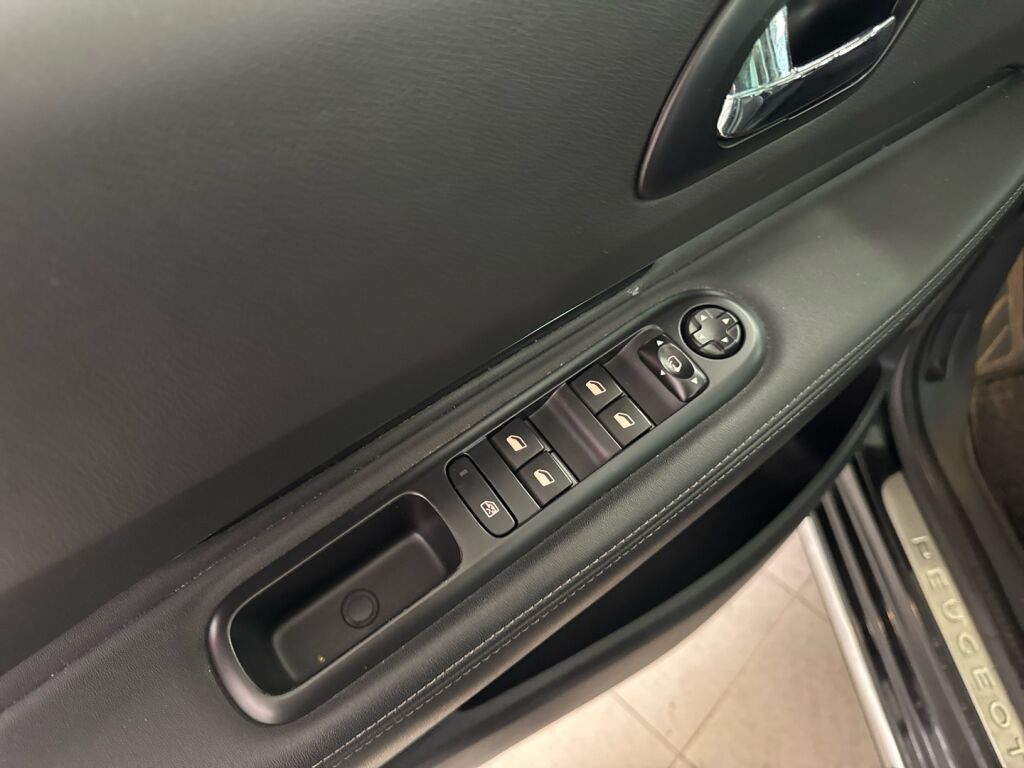 Peugeot 3008 2016 Musta