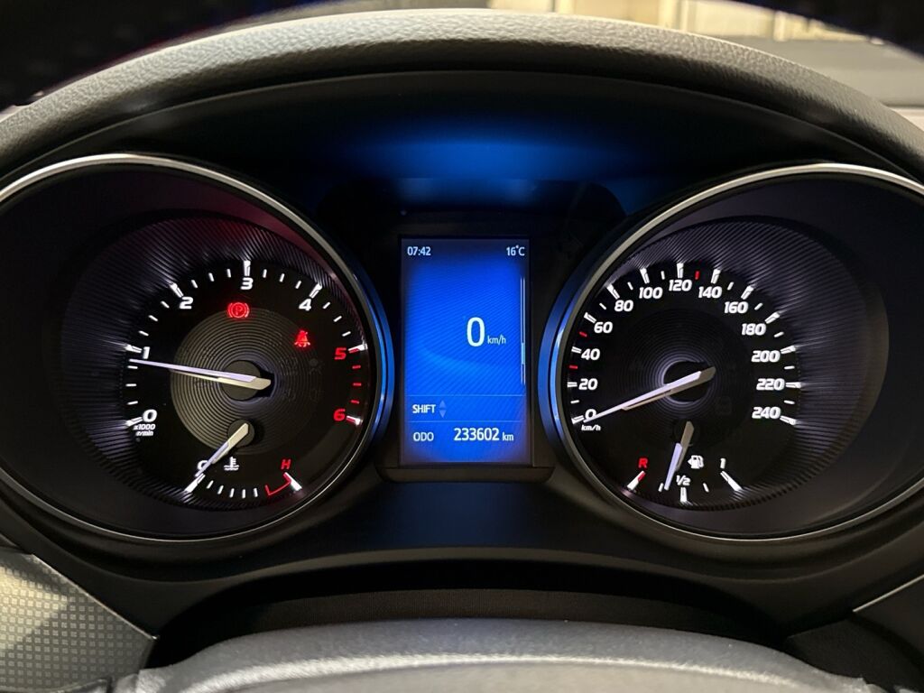 Toyota Avensis 2015 Valkoinen