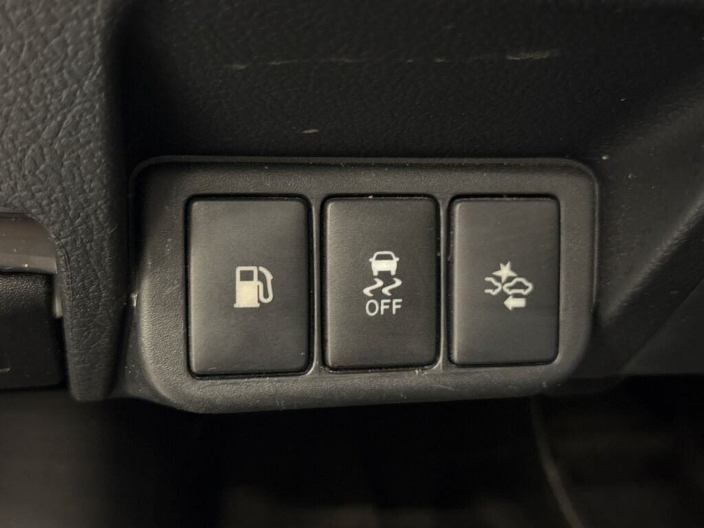 Toyota Avensis 2015 Valkoinen