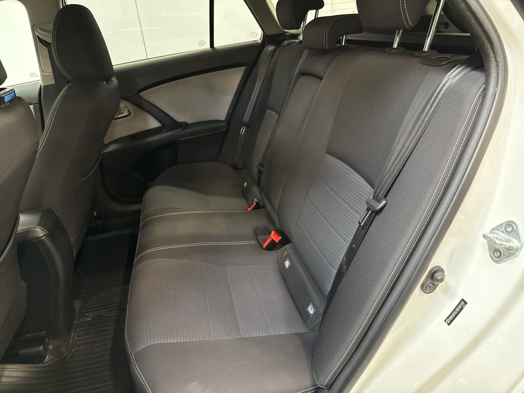 Toyota Avensis 2015 Valkoinen