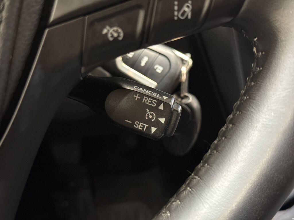 Toyota Avensis 2015 Valkoinen