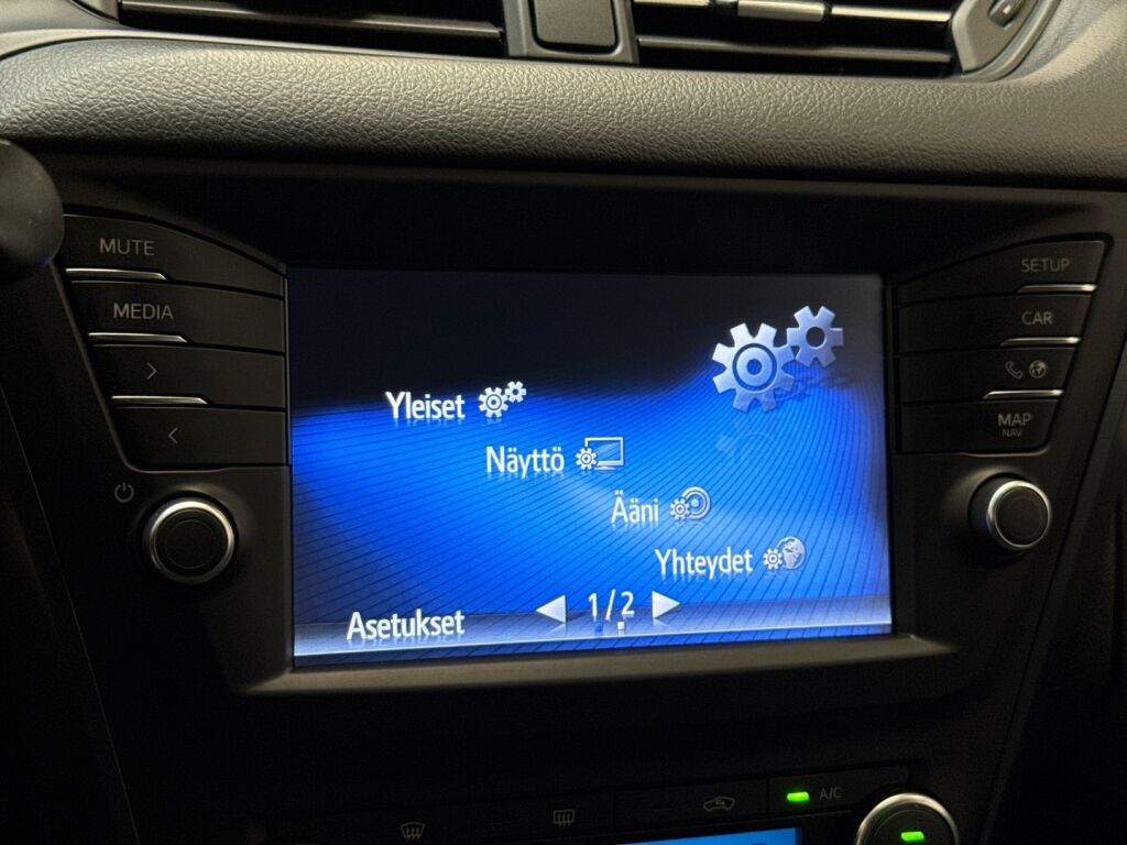 Toyota Avensis 2015 Valkoinen