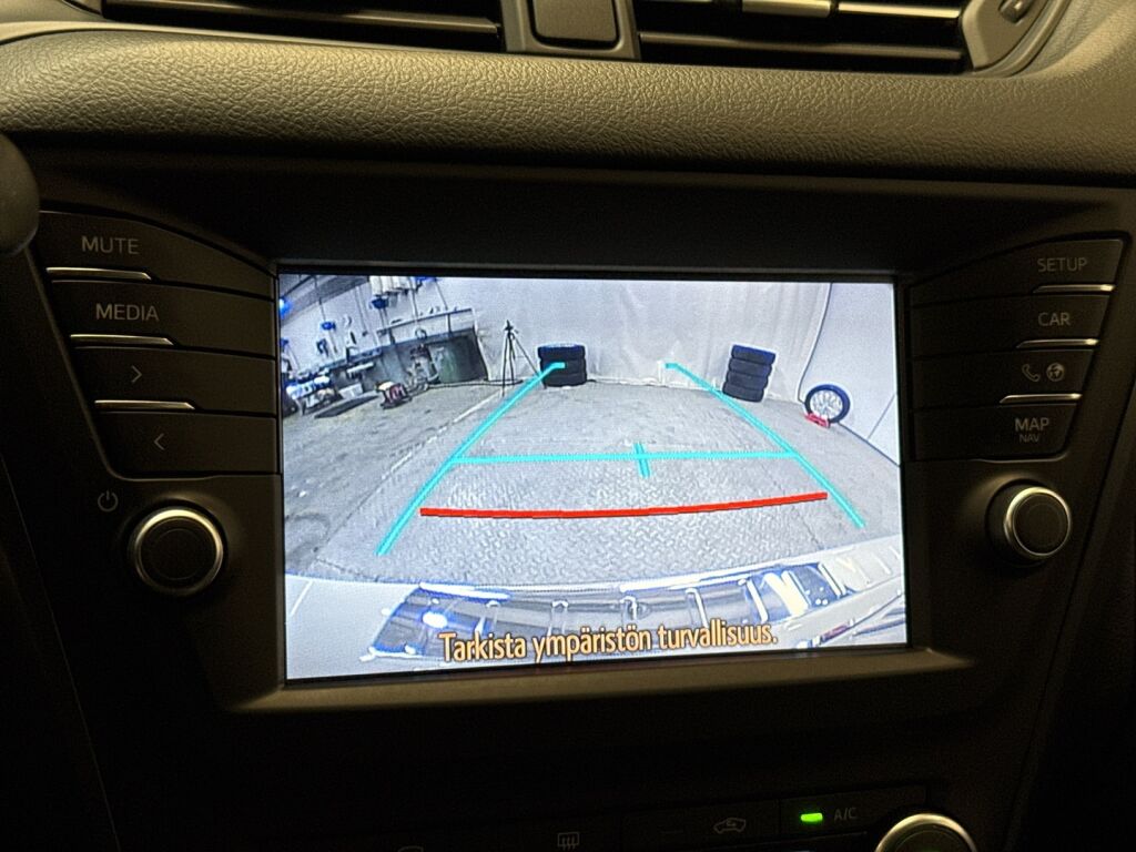 Toyota Avensis 2015 Valkoinen