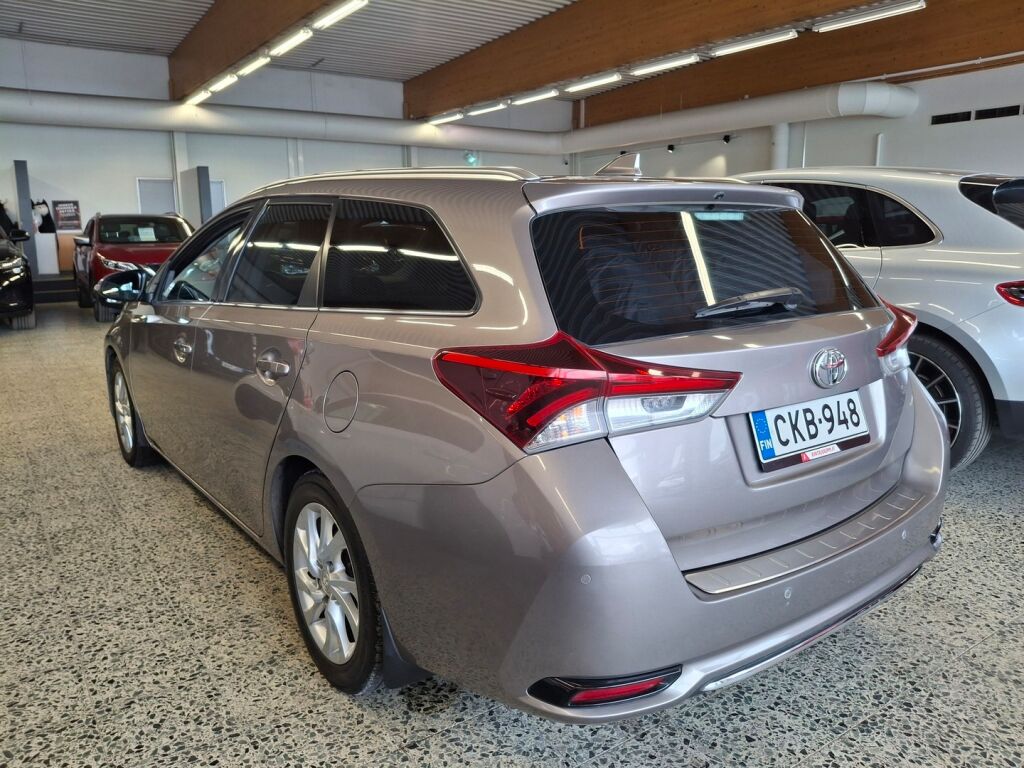 Toyota Auris 2016 Ruskea (beige)