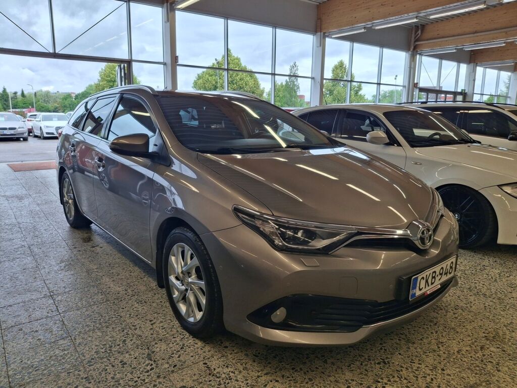 Toyota Auris 2016 Ruskea (beige)