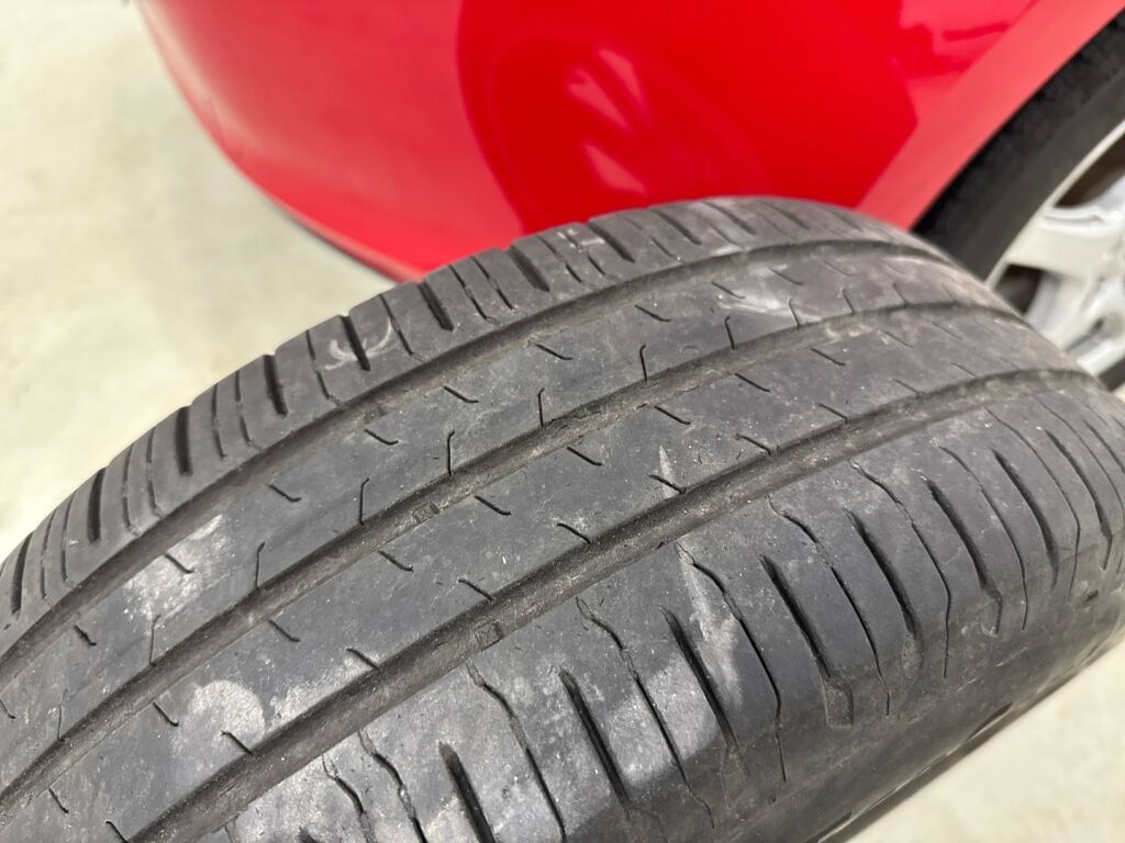 Volkswagen Golf 2016 Punainen