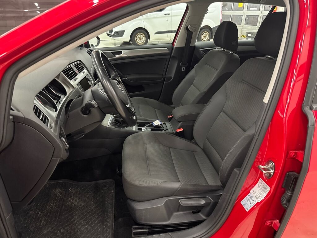 Volkswagen Golf 2016 Punainen