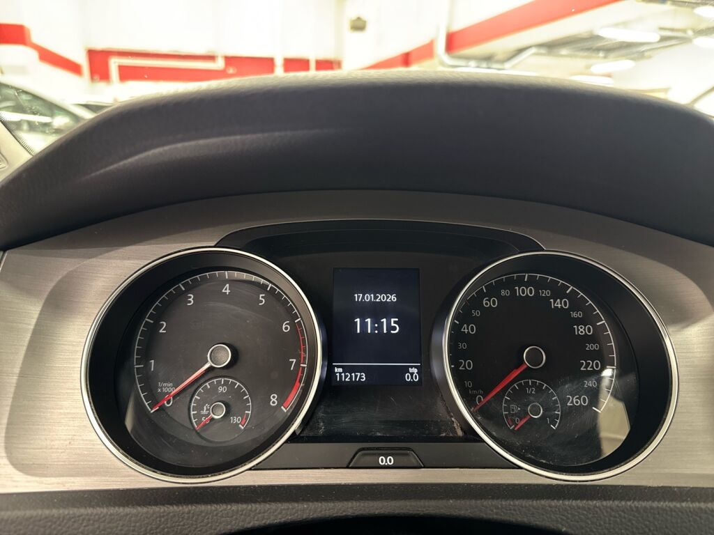 Volkswagen Golf 2016 Punainen