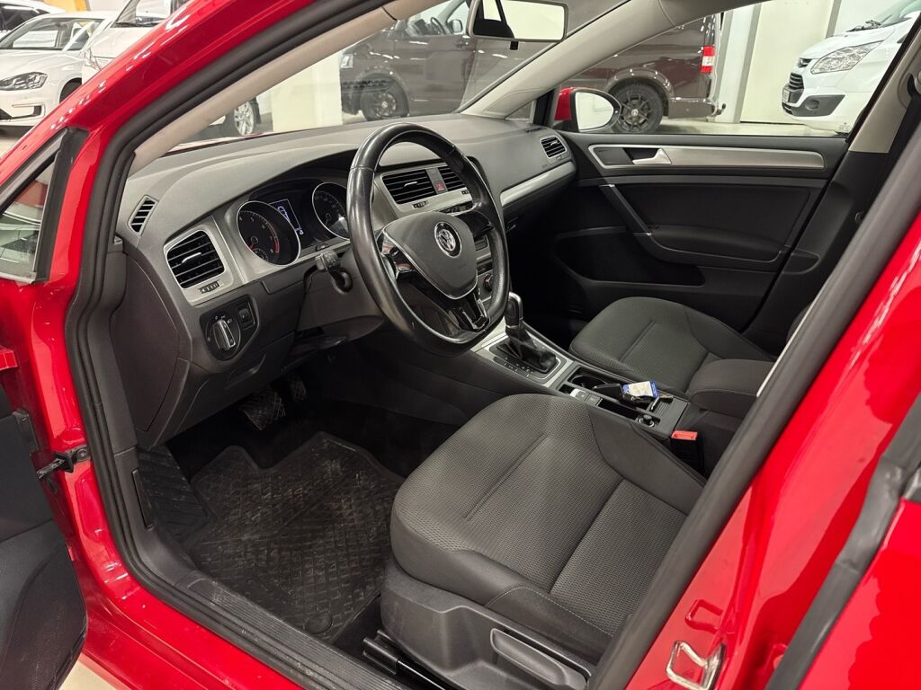 Volkswagen Golf 2016 Punainen