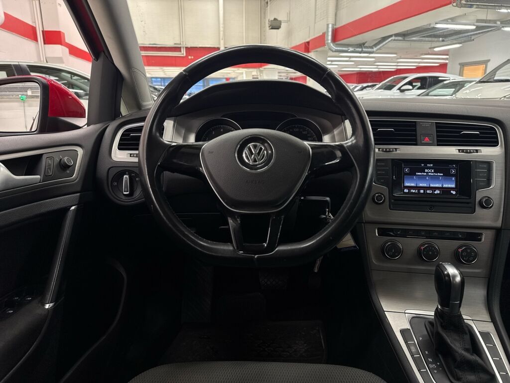 Volkswagen Golf 2016 Punainen