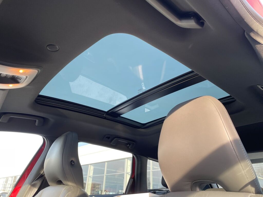 Volvo XC60 2015 Punainen