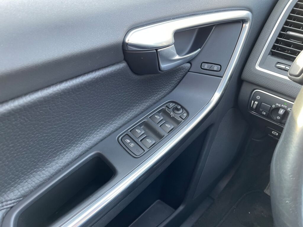 Volvo XC60 2015 Punainen