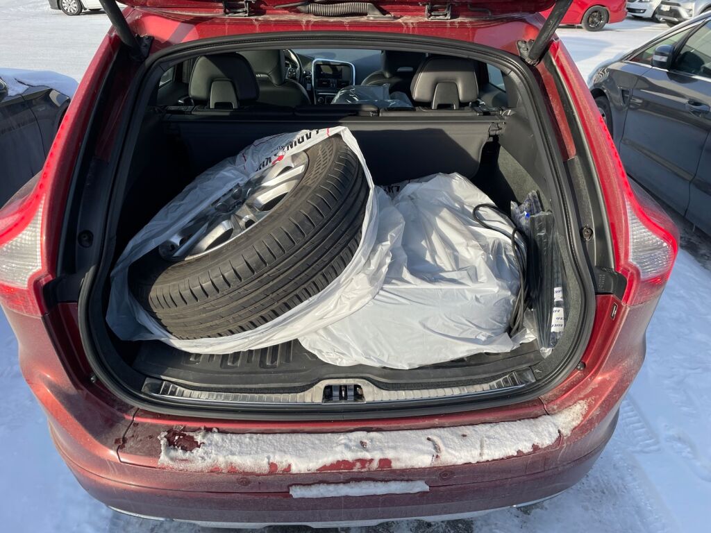 Volvo XC60 2015 Punainen