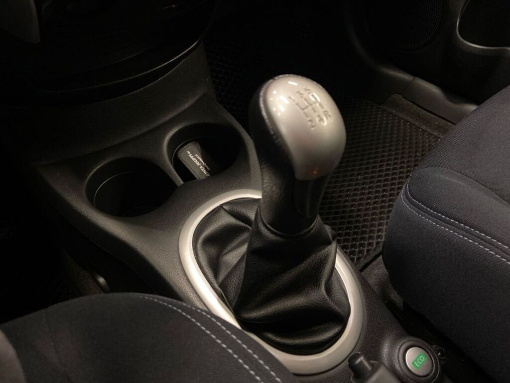Nissan Note 2016 Musta