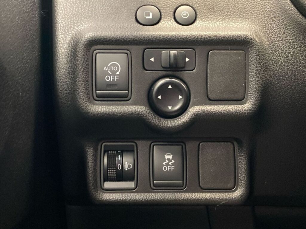 Nissan Note 2016 Musta