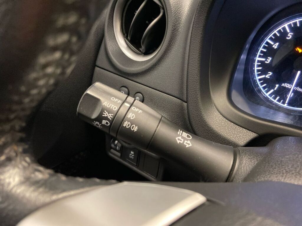 Nissan Note 2016 Musta