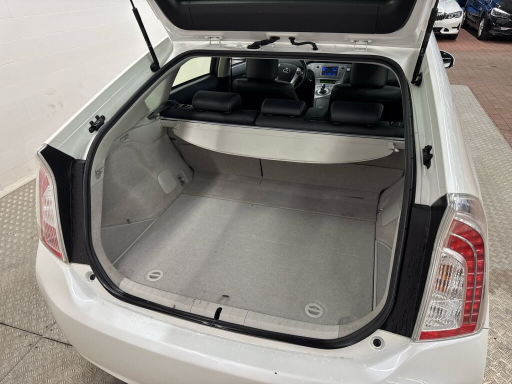 Toyota Prius 2016 Valkoinen