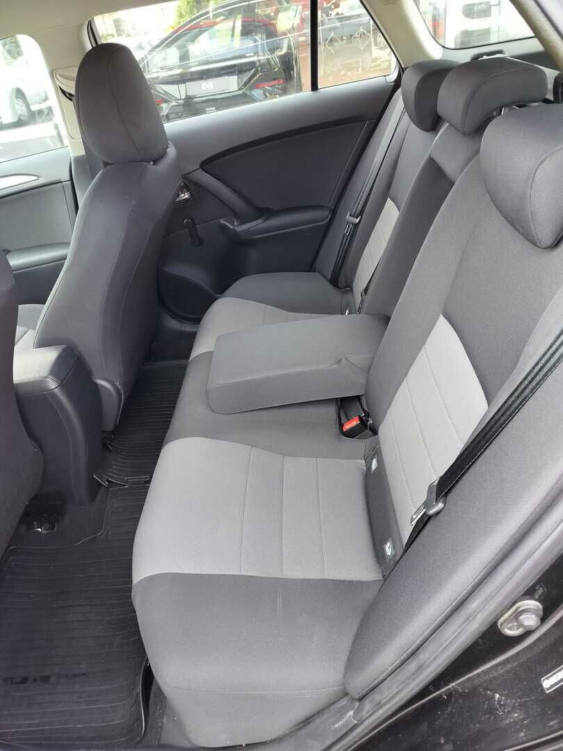 Toyota Avensis 2015 Musta