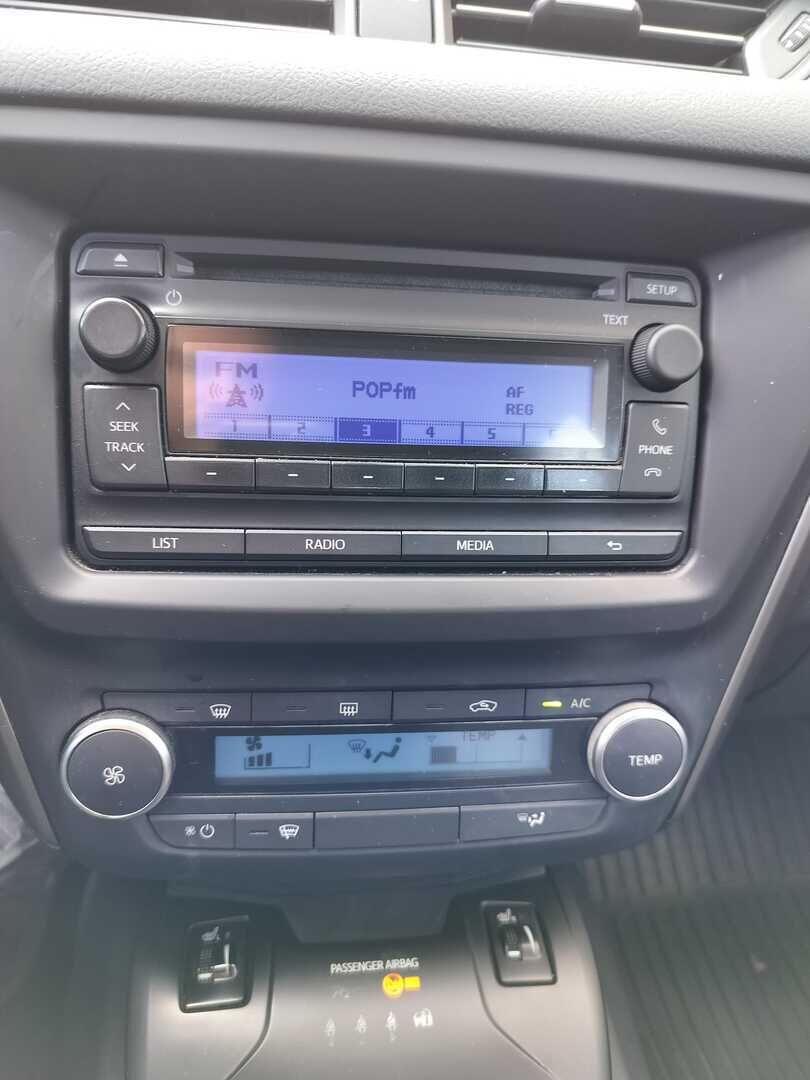 Toyota Avensis 2015 Musta
