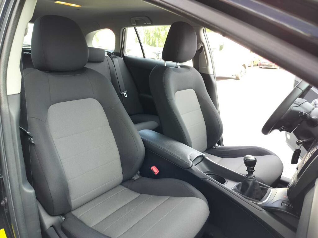 Toyota Avensis 2015 Musta