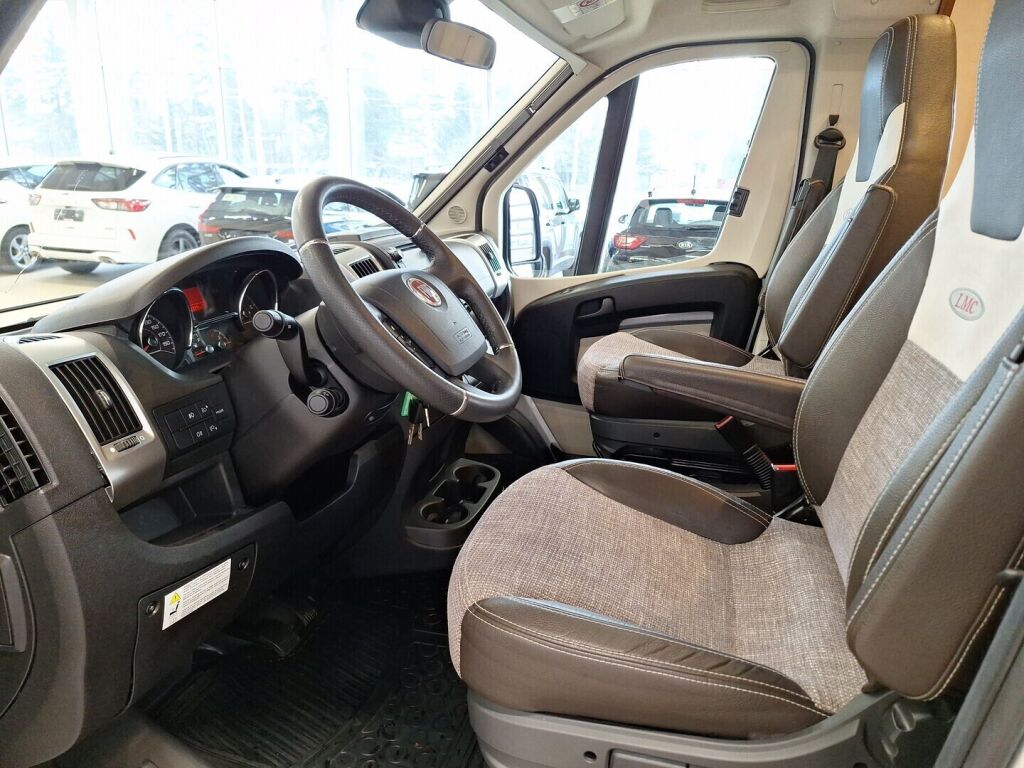 LMC T662 2015 Valkoinen