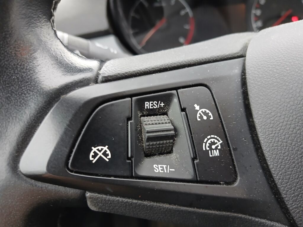 Opel Corsa 2016 Valkoinen