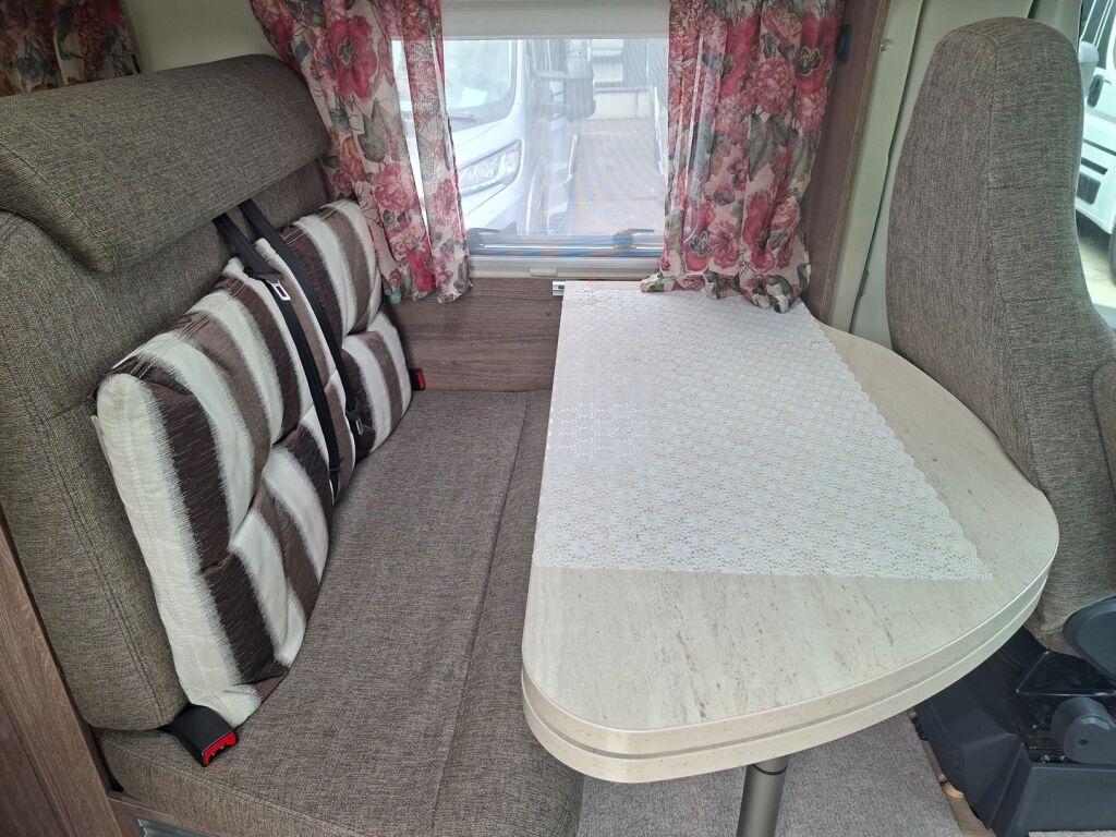 Bürstner Nexxo Time T569 2016 Valkoinen