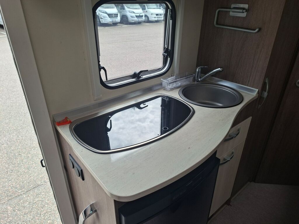 Bürstner Nexxo Time T569 2016 Valkoinen