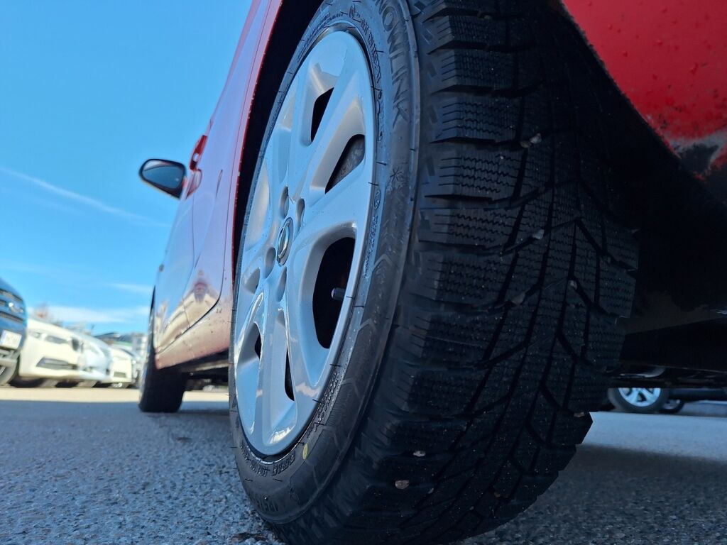 Opel Karl 2016 Punainen