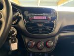 Opel Karl 2016 Punainen