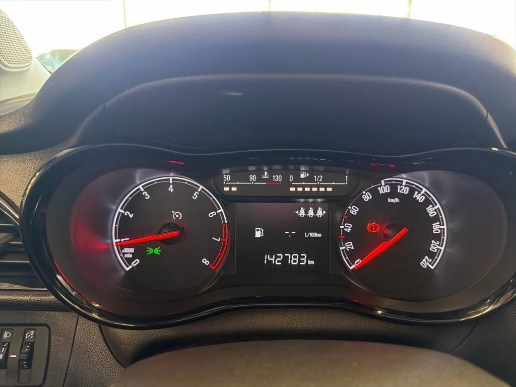 Opel Karl 2016 Punainen