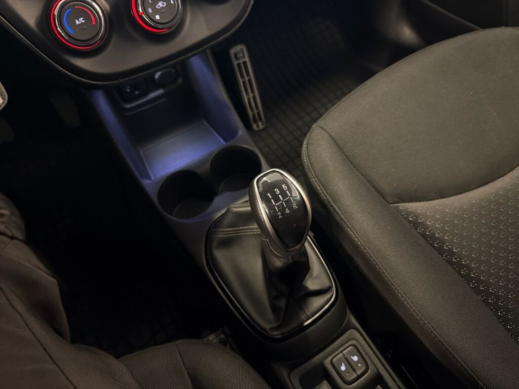 Opel Karl 2016 Punainen