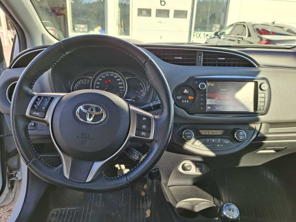 Toyota YARIS 2016 Valkoinen