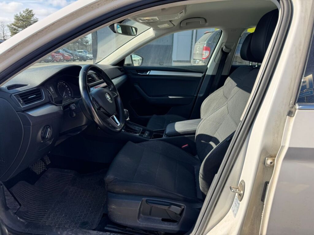 Skoda Superb 2015 Valkoinen