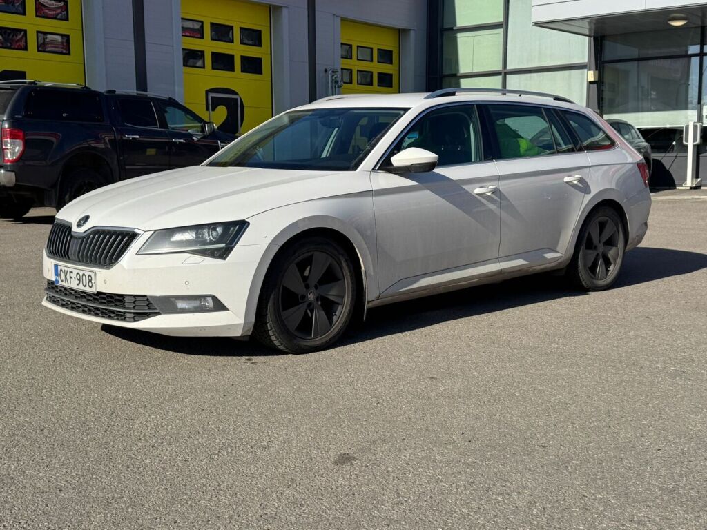 Skoda Superb 2015 Valkoinen