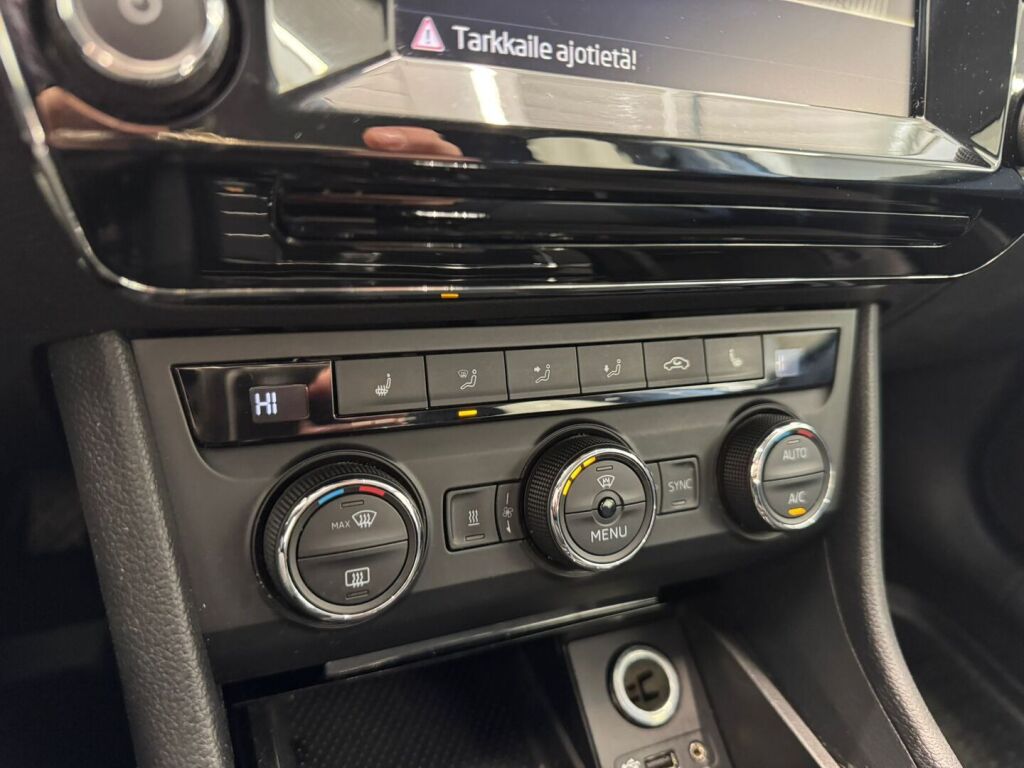 Skoda Superb 2015 Valkoinen