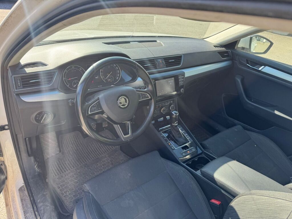 Skoda Superb 2015 Valkoinen