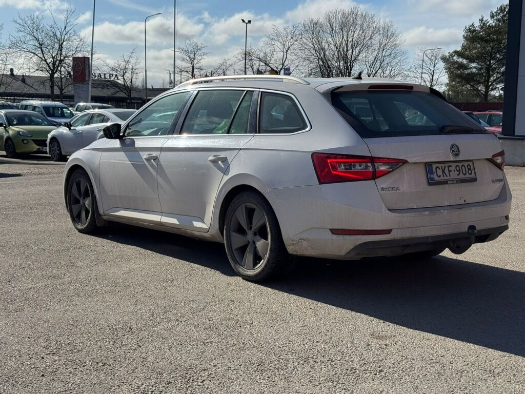 Skoda Superb 2015 Valkoinen