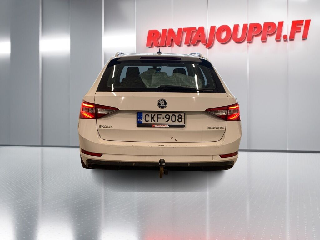 Skoda Superb 2015 Valkoinen